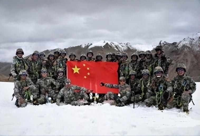 二战苏联82mm迫击炮，战争中的火力巨擘，二战苏联82mm迫击炮，战争中的火力支柱