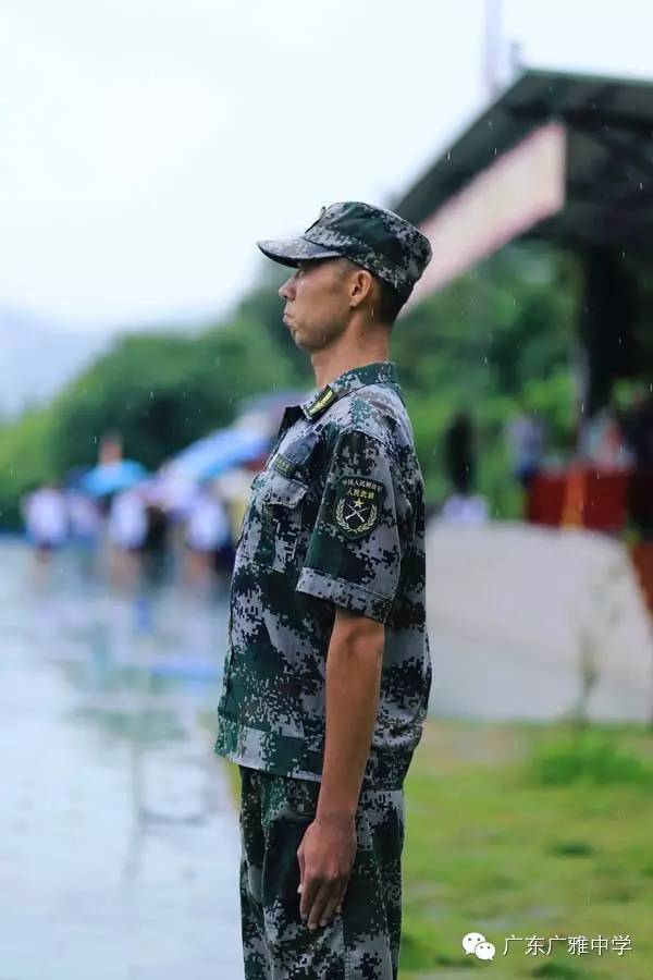19散摆迷彩服，时尚与个性的完美结合，时尚迷彩服，散摆设计展现个性魅力