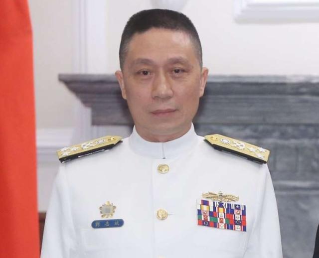 台海军左营舰女士官照片，揭示军事透明与公众关注之间的微妙平衡，台海军左营舰女士官照片，军事透明度的微妙平衡与公众关注焦点