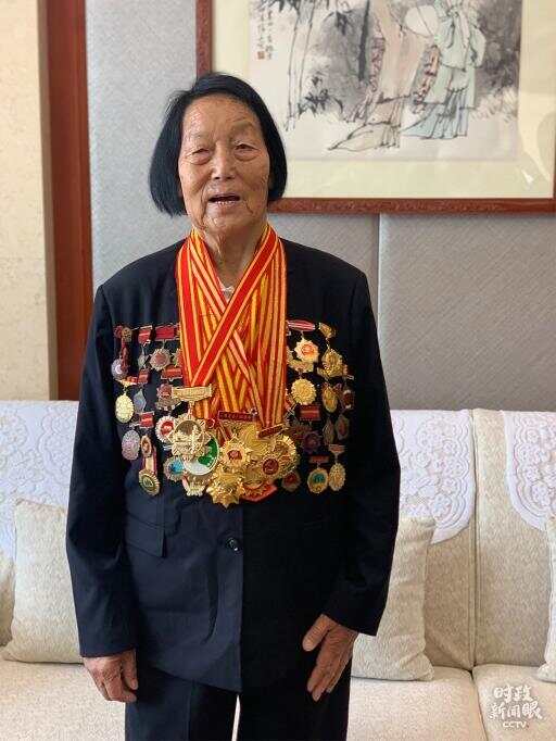 致敬解放勋章获得者，荣耀与奉献的典范，致敬解放勋章获得者，荣耀典范之奉献与功绩的彰显