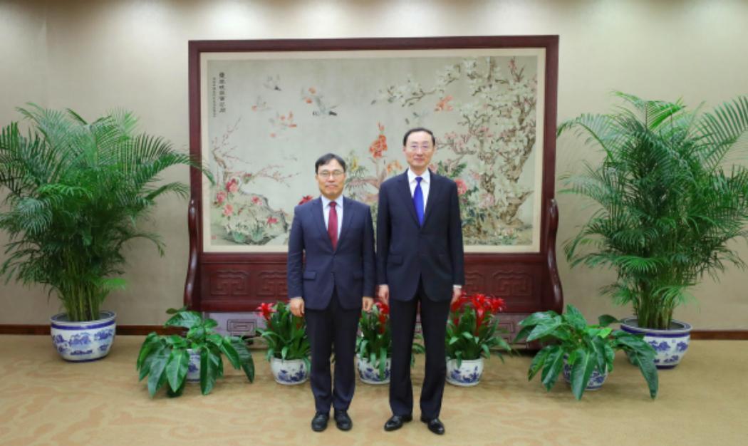 文在寅行华，探寻传统与现代交融之美，文在寅行华，传统与现代交融之美的探寻