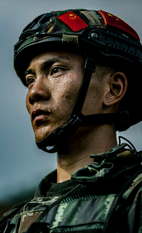 九图军事哥哥，铁血荣光背后的温情与担当，铁血荣光背后的温情与担当，军事哥哥的九图故事
