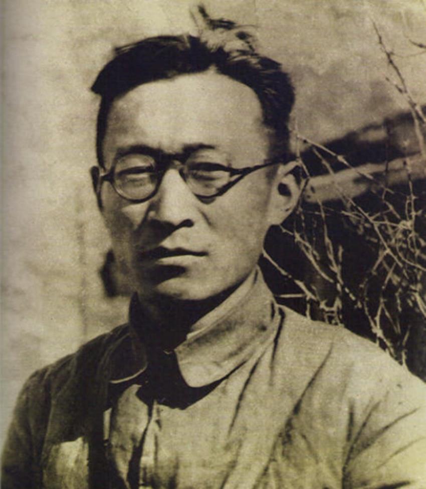 难忘峥嵘岁月，无悔军旅青春，无悔军旅青春，难忘峥嵘岁月