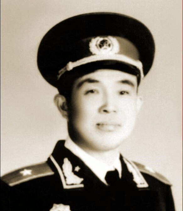 独臂将军丁晓龙，不屈的斗志与英勇的事迹，独臂将军丁晓龙，斗志不屈，英勇事迹传颂千古