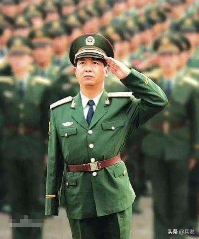 丁晓兵自割右臂背后的故事与图片，丁晓兵自割右臂背后的故事与图片揭秘