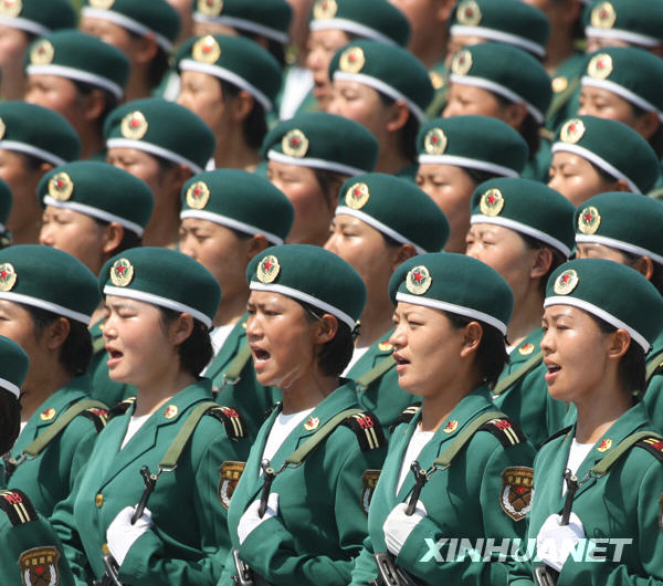 女民兵阅兵方队高清大图，展现新时代巾帼英雄的飒爽英姿，女民兵阅兵方队风采，新时代巾帼英雄的飒爽英姿高清大图展示