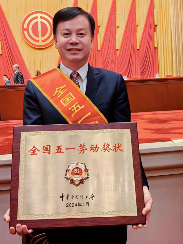 全国五一劳动奖章获得者的荣耀与担当，全国五一劳动奖章获得者，荣耀与担当的典范