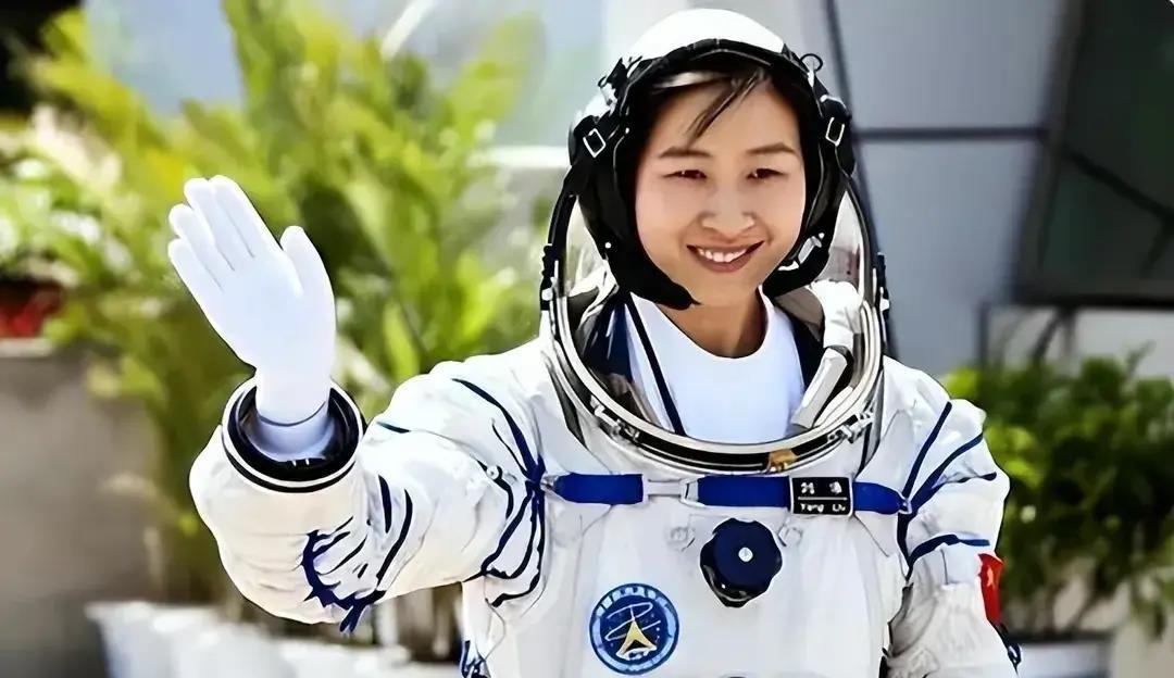 中国空军飞行标图片，探索蓝天之上的荣耀与力量，中国空军飞行标图片，蓝天之上的荣耀与力量展示