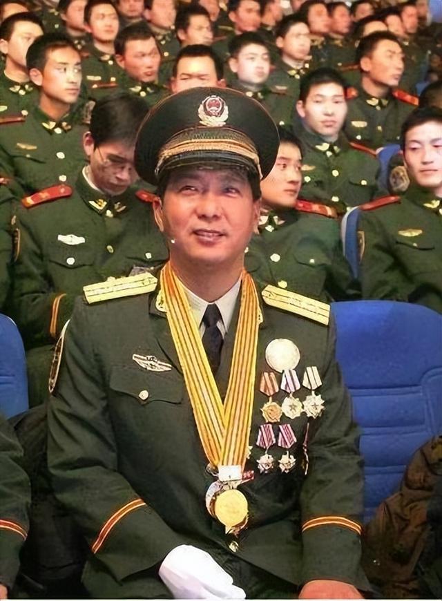 左手将军丁晓东，一位独特的军事领袖的崛起与贡献，左手将军丁晓东，独特军事领袖的崛起与卓越贡献