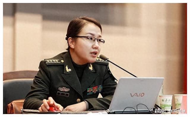 军事评论员李莉