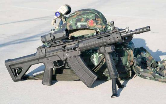 QBZ191步枪娘化，现代枪械与二次元文化的完美结合，QBZ191步枪二次元化，现代枪械与二次元文化的梦幻交融