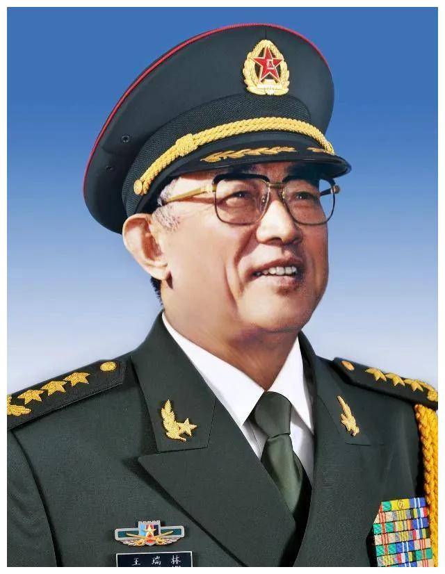 中国人民解放军军长，职责、荣誉与牺牲，中国人民解放军军长，职责重任、荣誉与牺牲并存