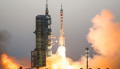 景海鹏的航天经历，中国航天事业的璀璨明星，景海鹏，中国航天事业的璀璨明星之旅