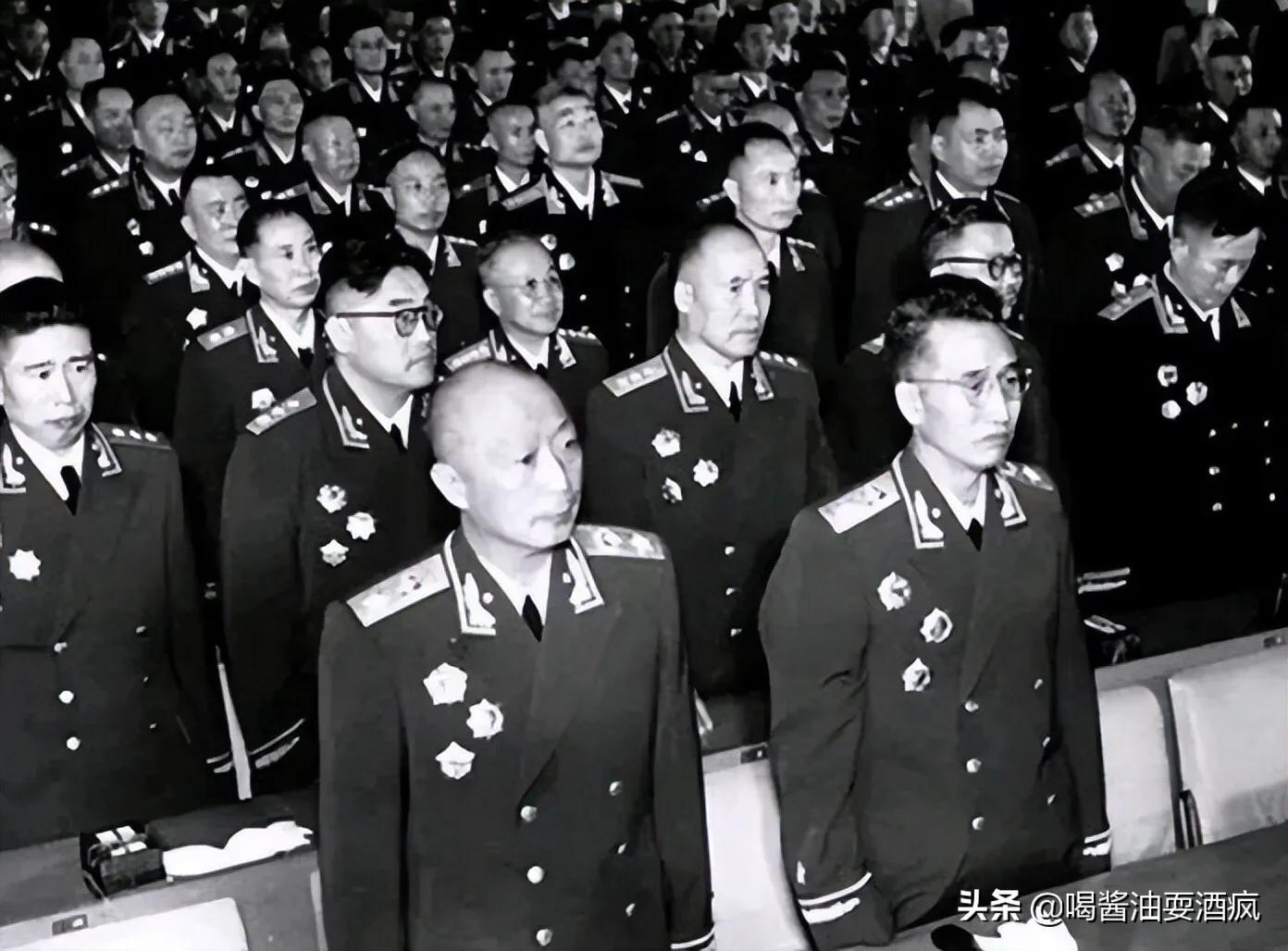 1955年上将军衔相当于什么官职？解读历史背景下的军衔与职务关系，解读历史背景下的军衔与职务关系，揭秘1955年上将军衔相当于的官职