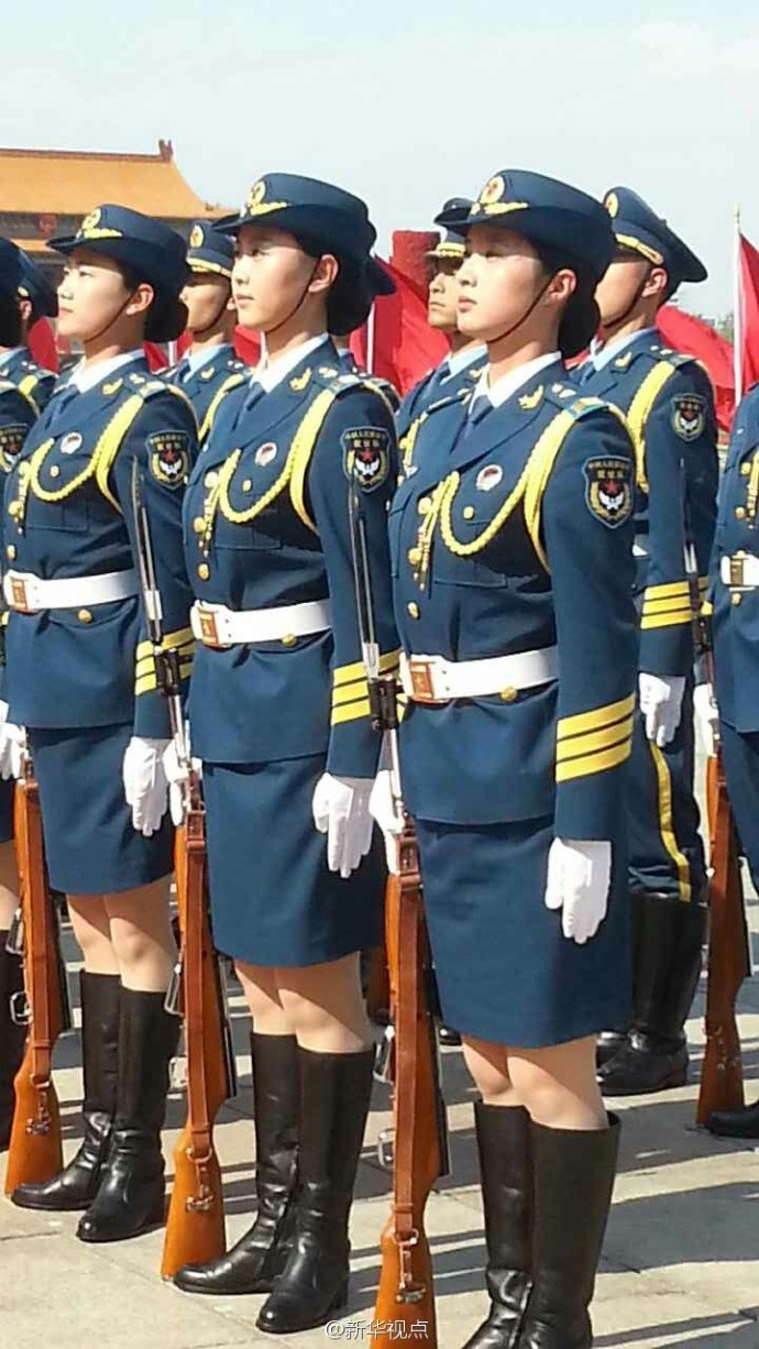 三军仪仗队中的女性风采，图片展现荣耀与力量，三军仪仗队中的女兵风采，荣耀与力量的见证