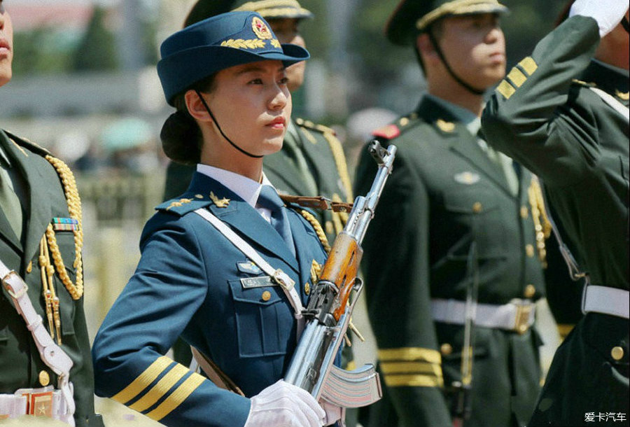 中国人民解放军仪仗队女兵风采，中国人民解放军仪仗队女兵的魅力风采