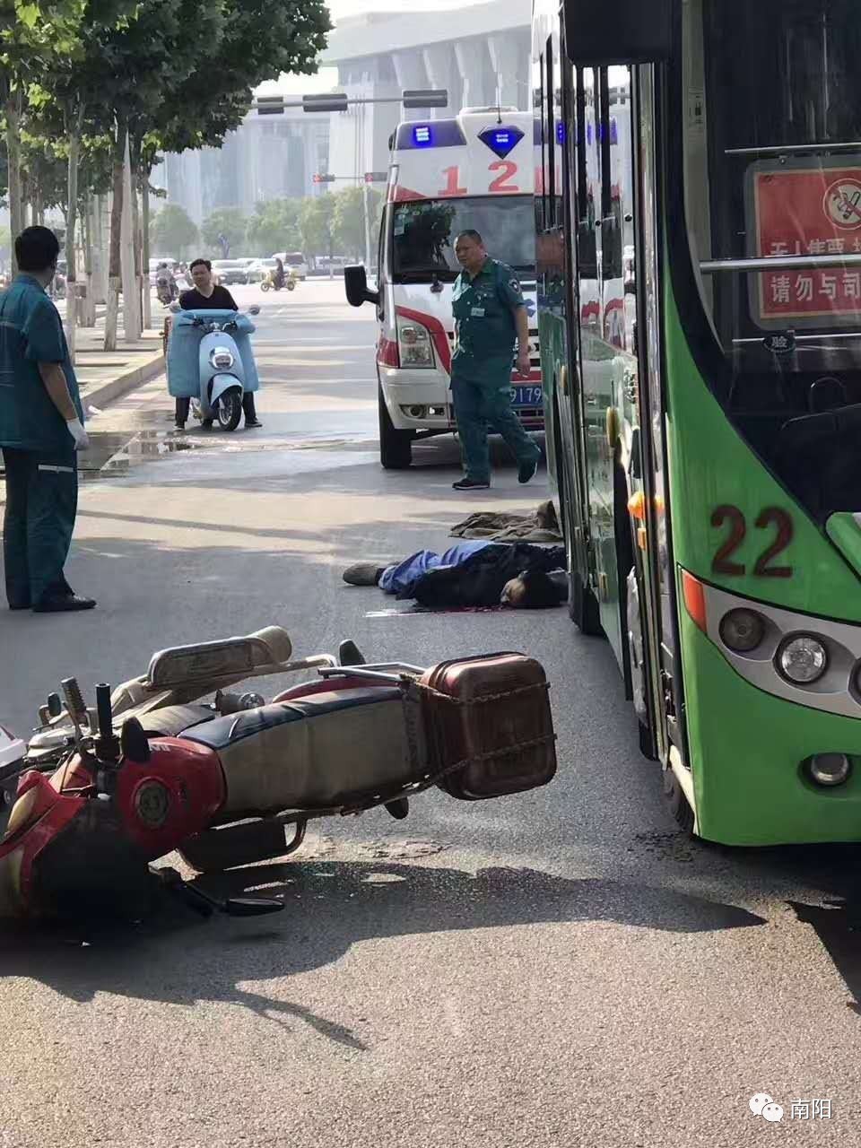 昨天市中心发生的交通事故，原因、救援与反思，市中心交通事故揭秘，原因、救援与深刻反思