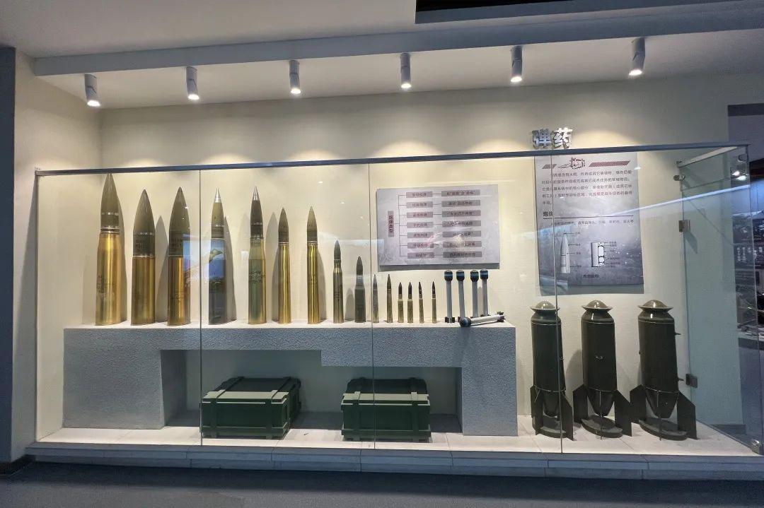 国防军事模型展示柜，展现军事力量与荣耀的象征，国防军事模型展示柜，军事力量与荣耀的展现