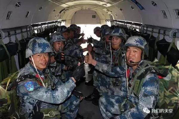 空降兵特种作战旅旅长，英勇无畏的领导者与无畏的战士典范，英勇领导者与无畏战士典范，空降兵特种作战旅旅长风采展示