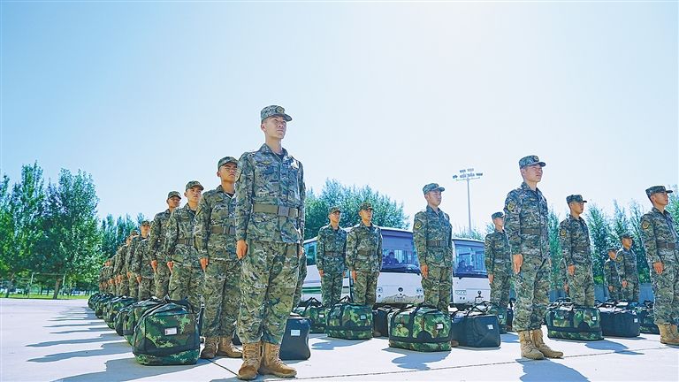 新兵下连集训，锤炼意志，锻造未来战士，新兵下连集训，锤炼意志，培育未来战士精锐