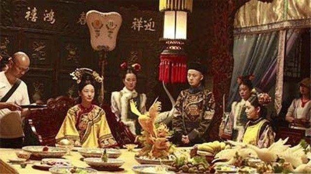 中国海军建军七十周年纪念日对联，中国海军七十载辉煌庆典对联，铁血铸魂，海军强国梦启航新征程