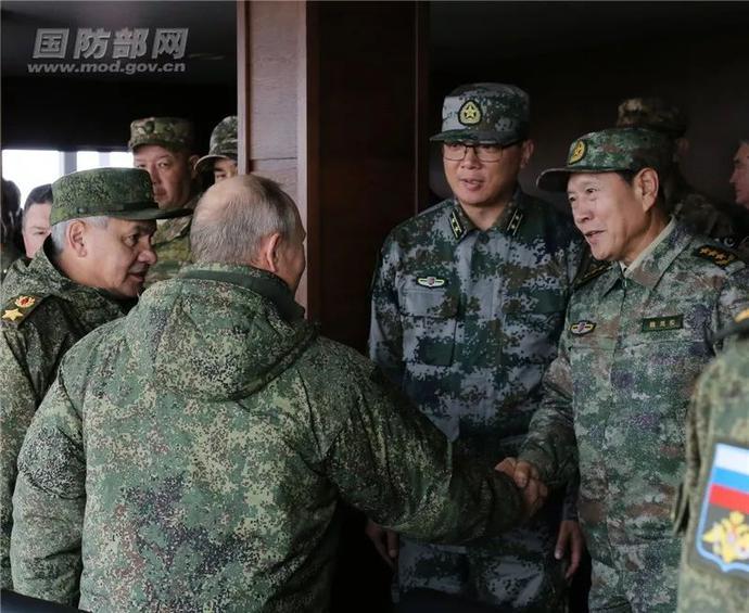 解放军陆军21式迷彩服，新时代军需的新标杆，解放军陆军21式迷彩服，新时代军需标杆亮相