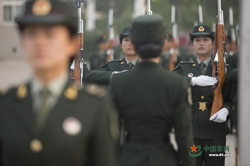 部队仪仗队女兵训练视频，展现坚韧与荣耀，部队仪仗队女兵训练，坚韧与荣耀的展现