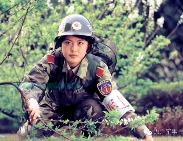 中国女兵唐冰照片，坚韧与荣耀的象征，中国女兵唐冰，坚韧之姿，荣耀象征的照片