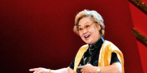 一条大河歌曲原唱郭兰英唱，歌声中的情感流淌，郭兰英深情演绎的河流之歌