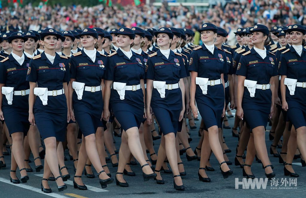 中国女兵仪仗队参加白俄罗斯阅兵，彰显军事力量与友好交流，中国女兵仪仗队亮相白俄罗斯阅兵，展现军事力量与外交友好风采