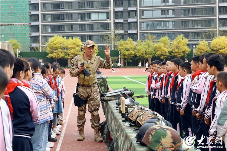 国防军事主题影片，展现力量与荣耀的视听盛宴，国防军事主题影片，力量与荣耀的视听盛宴展现震撼时刻