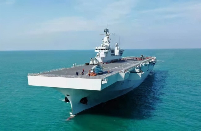 探索中国海军新力量，075型两栖攻击舰的搭载能力，中国海军新力量崛起，075型两栖攻击舰的强悍搭载能力探索