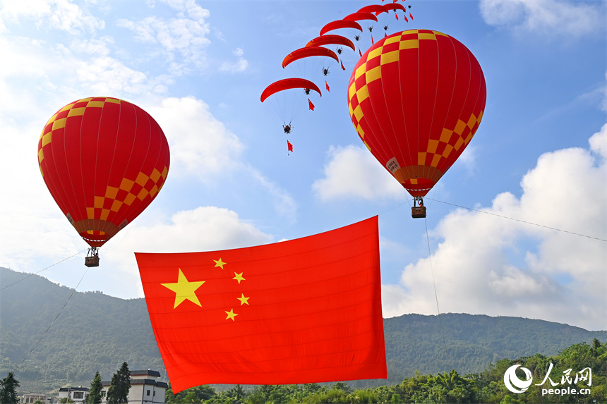 国庆节飞行表演，翱翔天际的壮丽画卷，国庆节飞行表演，翱翔天际的壮丽盛宴