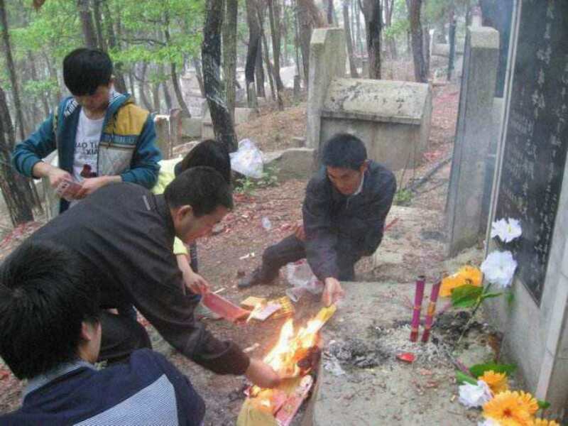 今天清明节能否上坟，传统与现代之间的考量，清明节上坟，传统与现代的考量与冲突