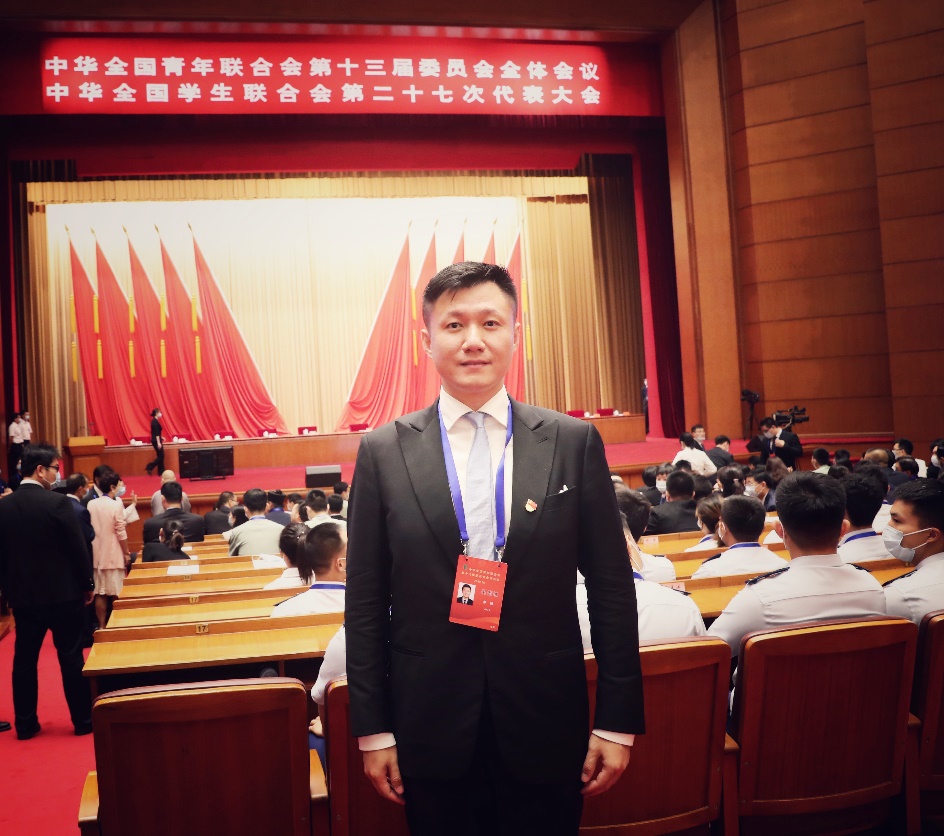 中央军事频道主持人逗号，声音与影像的完美结合，中央军事频道主持人逗号，声画合一的完美结合