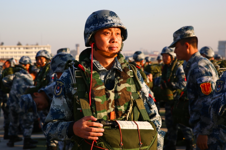 空降兵殷远简介，一位英勇无畏的战士与卓越的领导者，殷远，英勇无畏的战士与卓越的领导者空降兵简介