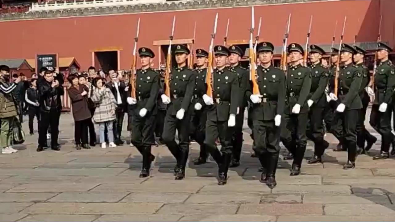 祖国不会忘记——致敬三军仪仗队的荣耀与使命，致敬三军仪仗队，荣耀使命，祖国永记在心间