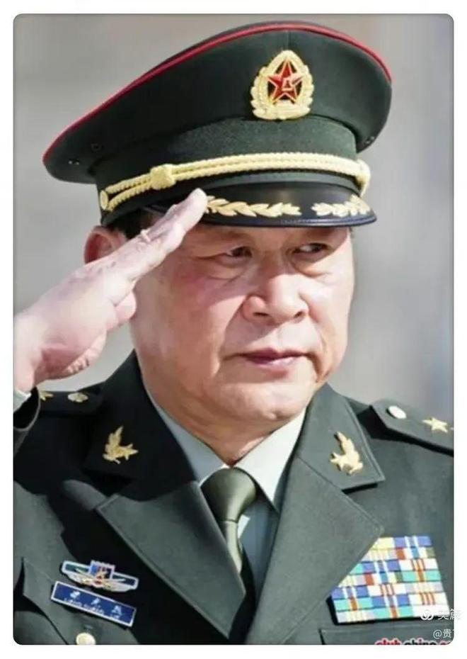 集团军司令员的职责与担当,集团军司令员的职责与担当,战略领航者的核心角色