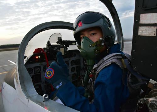 空军飞行员训练视频教程，探索蓝天之路，空军飞行员训练指南，探索蓝天之路的视频教程