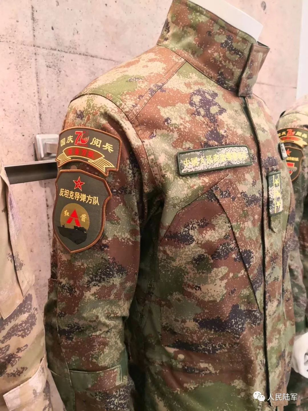 揭秘真相，关于21星空迷彩服真假的图解指南，图解指南，揭秘真相，关于21星空迷彩服的真假辨别