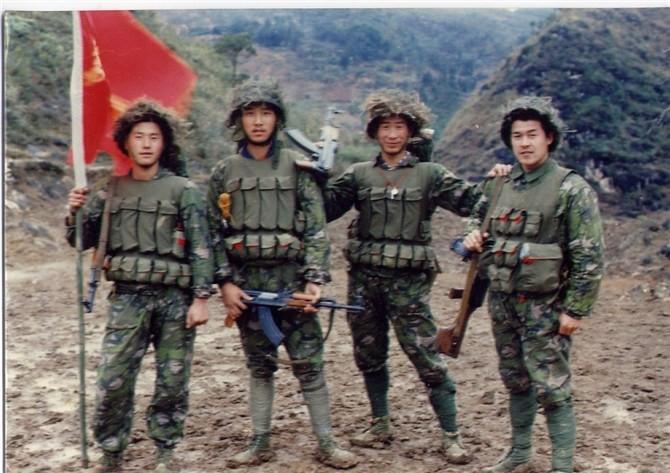 迷彩服算不算军装，一种服饰的多重身份解读，迷彩服的多重身份，究竟是否算作军装？