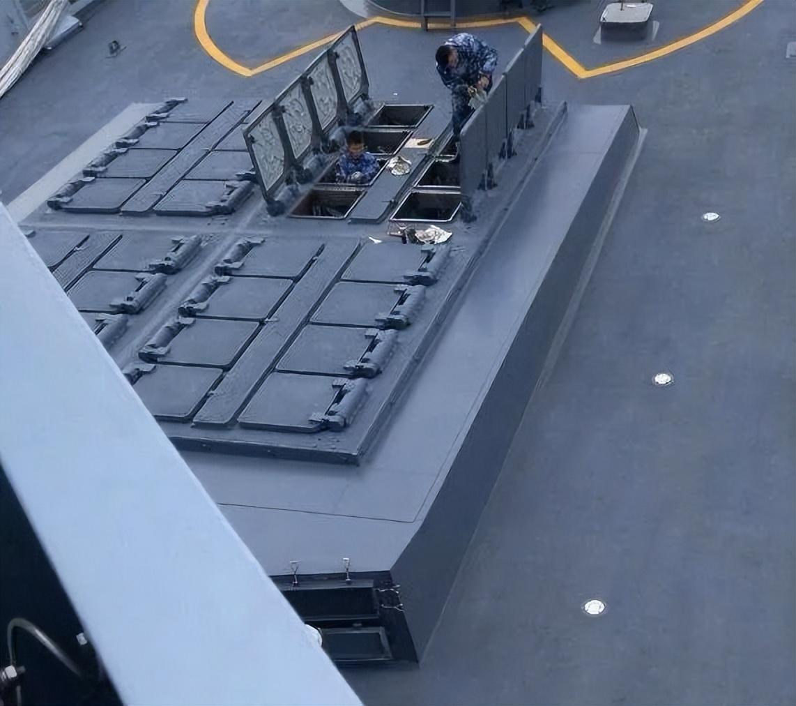 海军新纪元中国海军首艘新型防空驱逐舰055B型正式入列,中国海军新纪元,首艘先进防空驱逐舰055B型正式入列启航