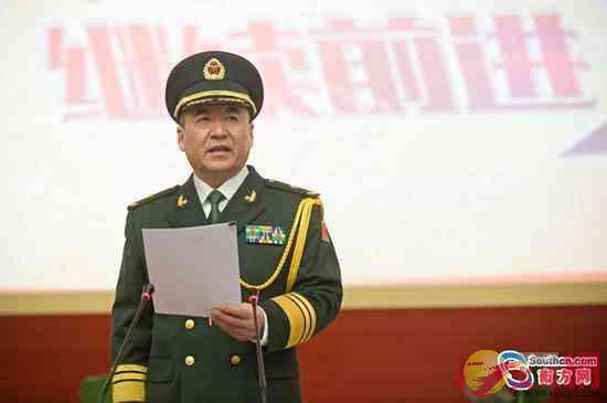 集团军司令员与军区司令员,职责、权力与地位的差异,集团军司令员与军区司令员,职责、权力与地位的对比解析