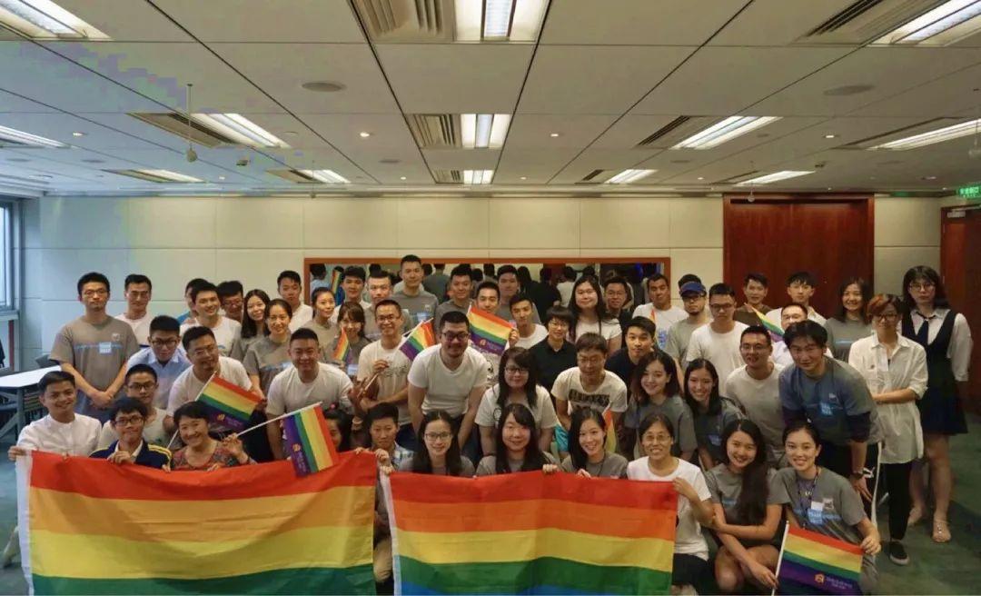 中国军人男性同志,英勇无畏,忠诚担当的象征,中国军人,英勇无畏、忠诚担当的象征