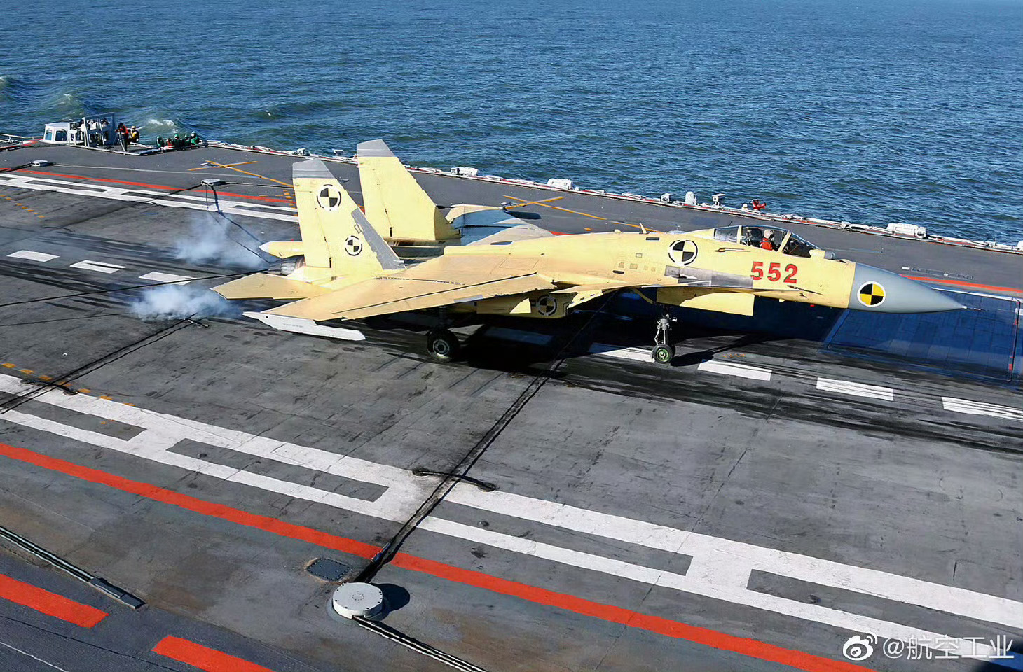 歼-15舰载机起降视频，揭示中国海军航空兵力量的飞速发展，歼-15舰载机起降视频展现中国海军航空兵力量的飞速发展