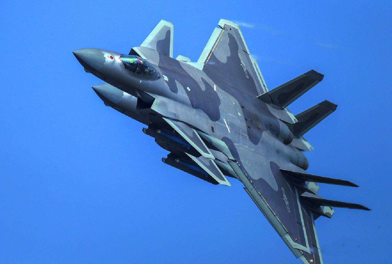 歼-20与F-22,究竟谁更胜一筹?,歼-20与F-22对决,谁更胜一筹?