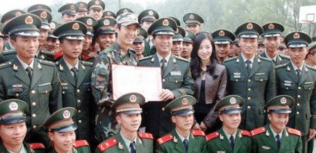 独臂英雄丁小兵的故事,逆境中的坚韧与荣耀,独臂英雄丁小兵的逆境坚韧与荣耀之路